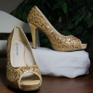 Gold Sequenced Pumps | Size 8